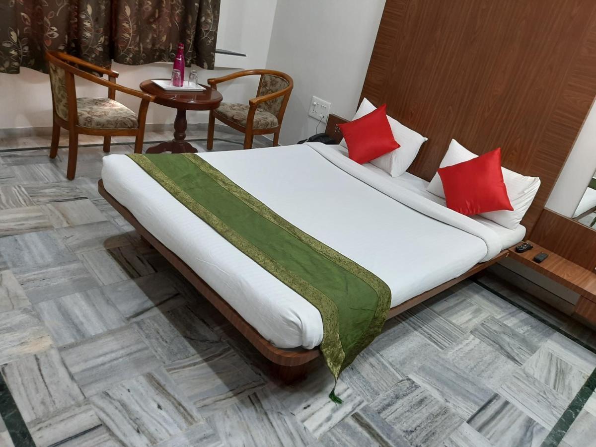 City Palace Hotel होटल सिटी पैलेस Nášik Exteriér fotografie