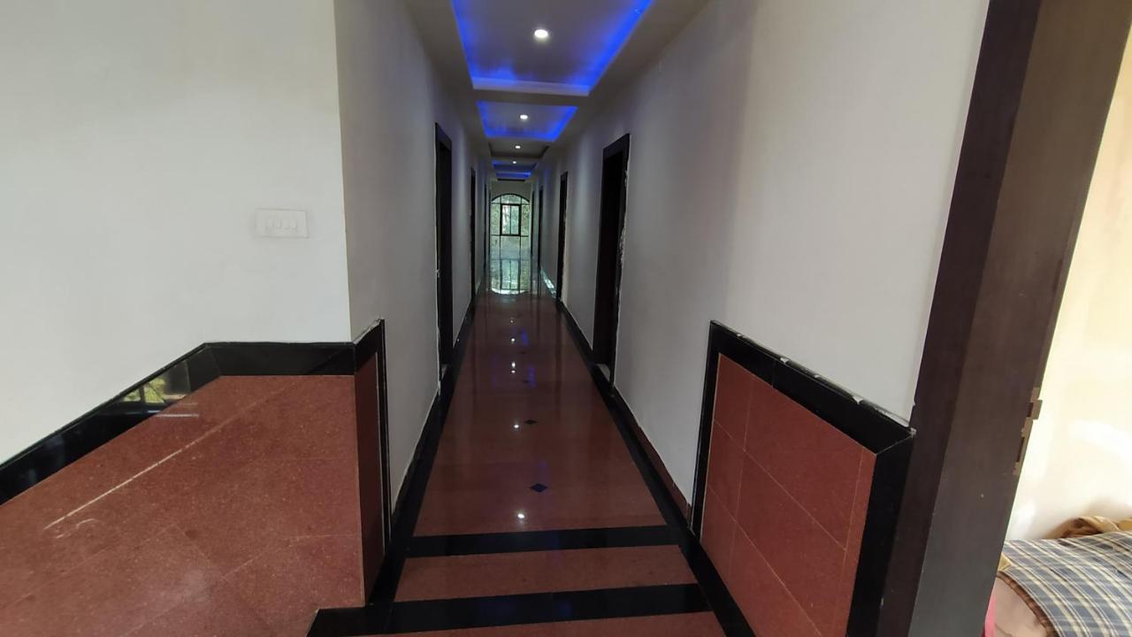 City Palace Hotel होटल सिटी पैलेस Nášik Exteriér fotografie