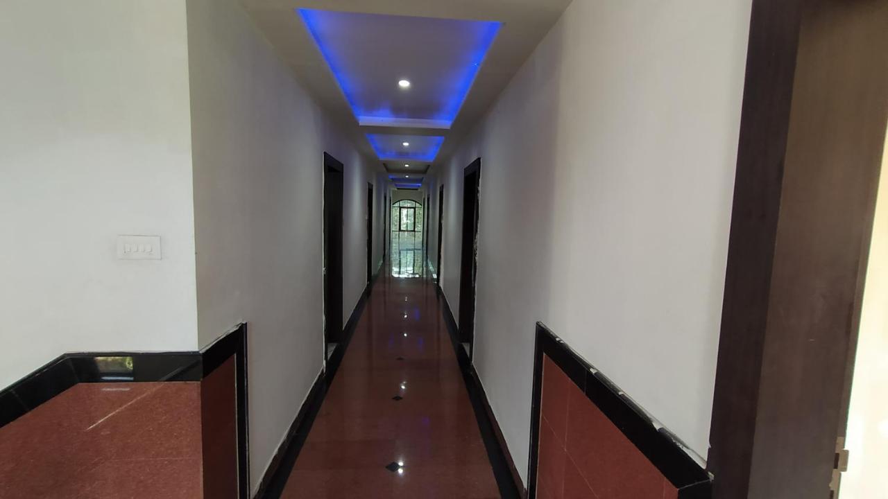 City Palace Hotel होटल सिटी पैलेस Nášik Exteriér fotografie