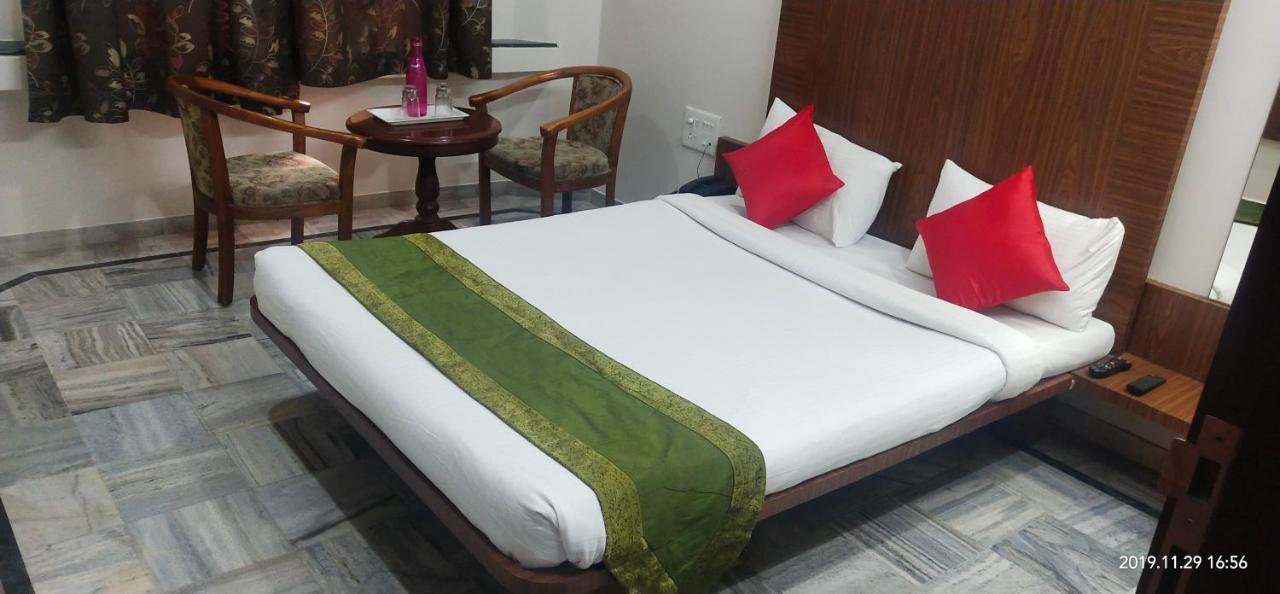 City Palace Hotel होटल सिटी पैलेस Nášik Exteriér fotografie